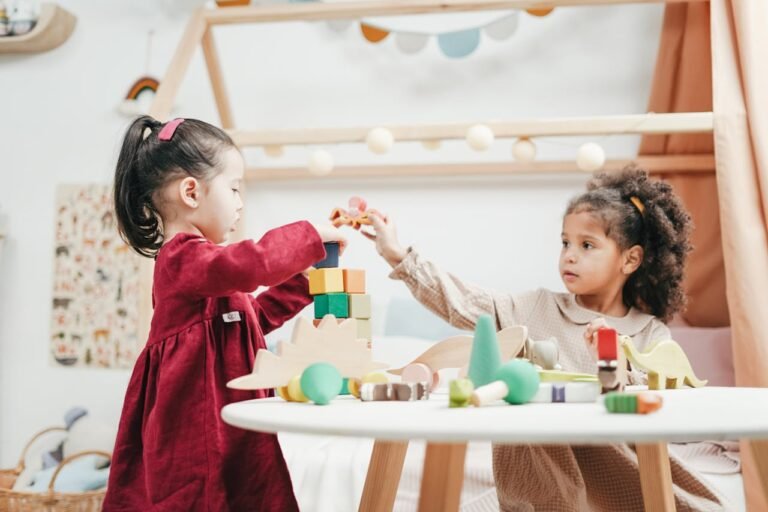 Gérer les conflits entre enfants : un apprentissage essentiel… pour les enfants, et pour l’équipe